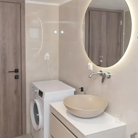 Kapxhiu Oceanis Residences דירה